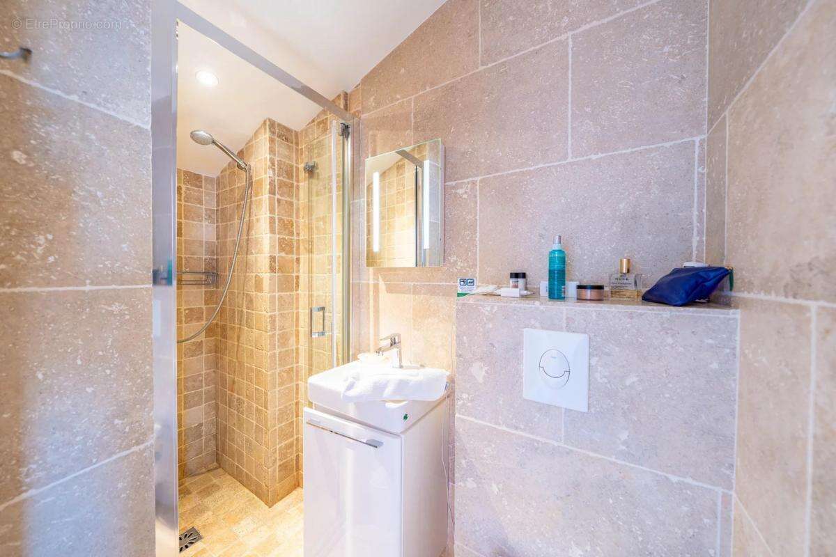 Commerce à ROQUEBRUNE-SUR-ARGENS