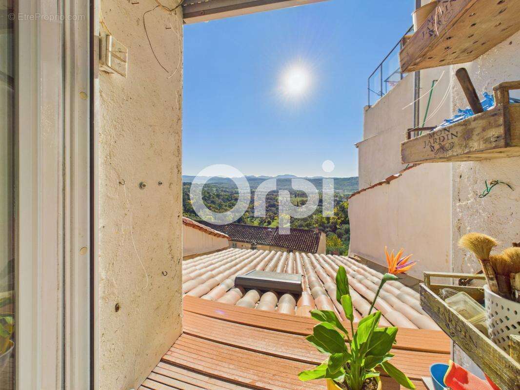 Appartement à TOURRETTES