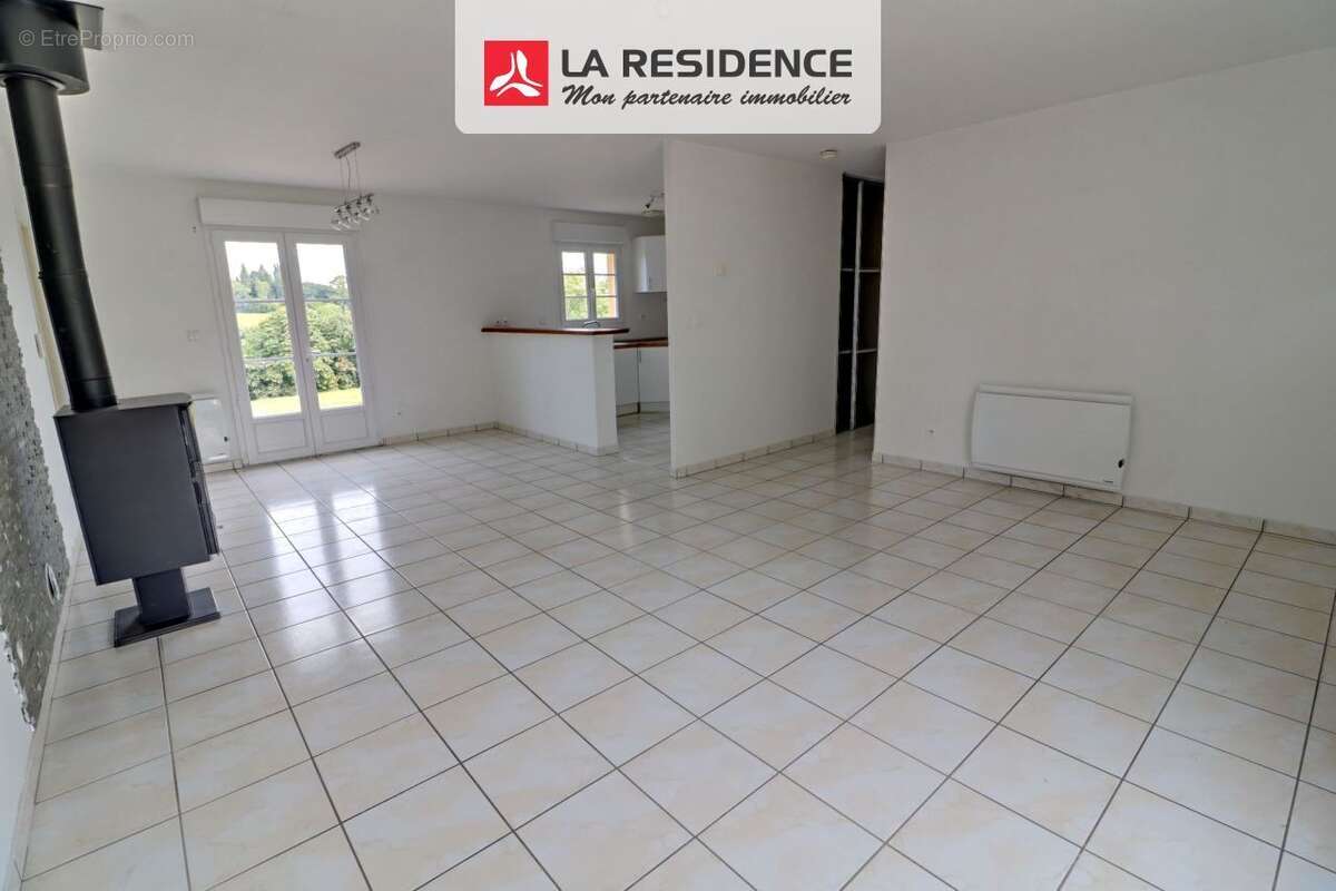 Maison à MAUQUENCHY