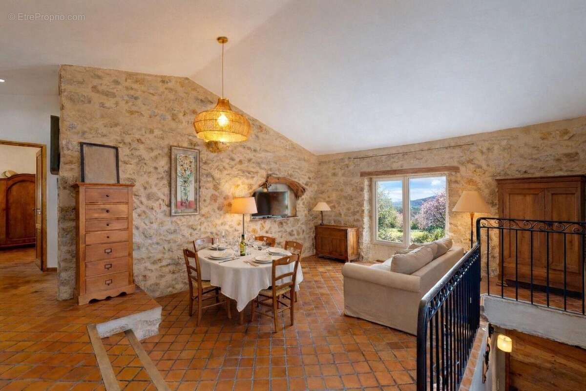 Photo 2 - Maison à SAINT-ANTONIN-DU-VAR