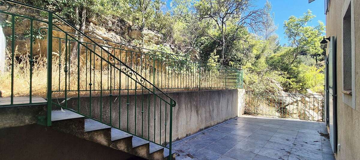 T2 + terrasse et jardin + parking - photo 8