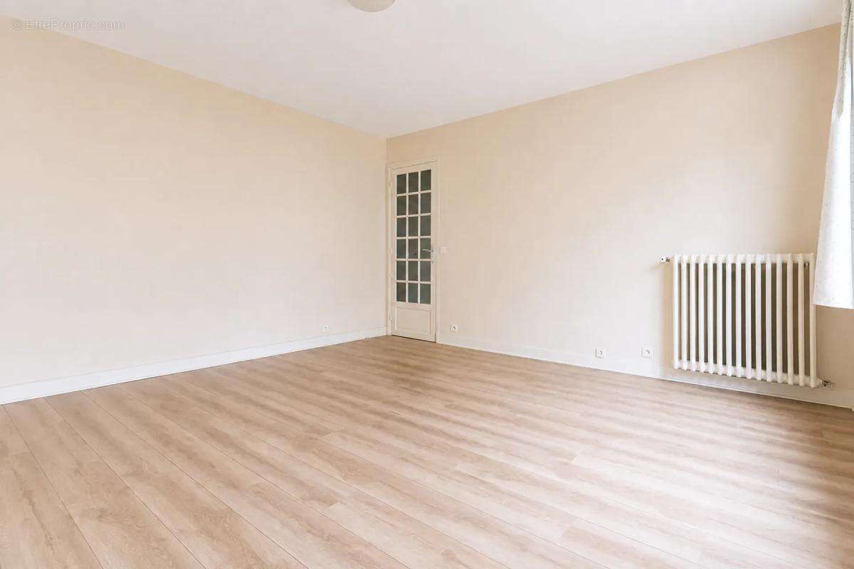 Grand studio lumineux, cave et parking, à Maisons-Laffitte - photo 3