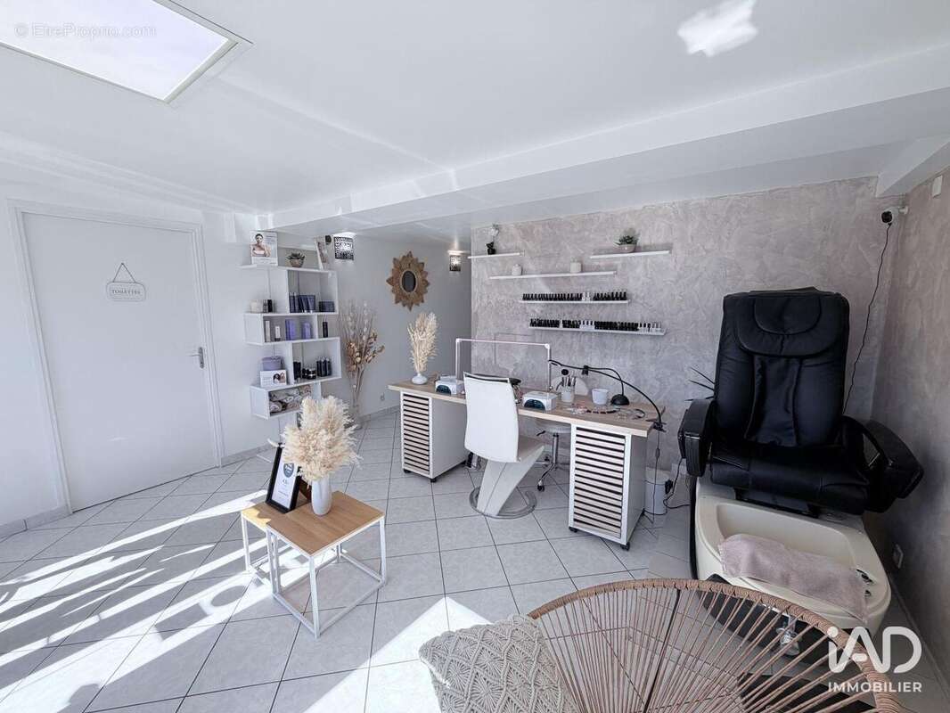 Photo 2 - Commerce à ORGEVAL