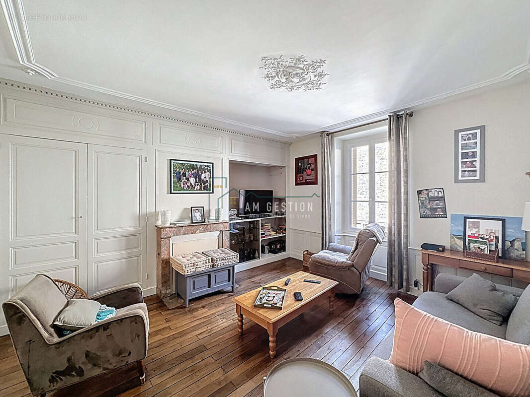 Maison à SAINT-LAURENT-SUR-GORRE