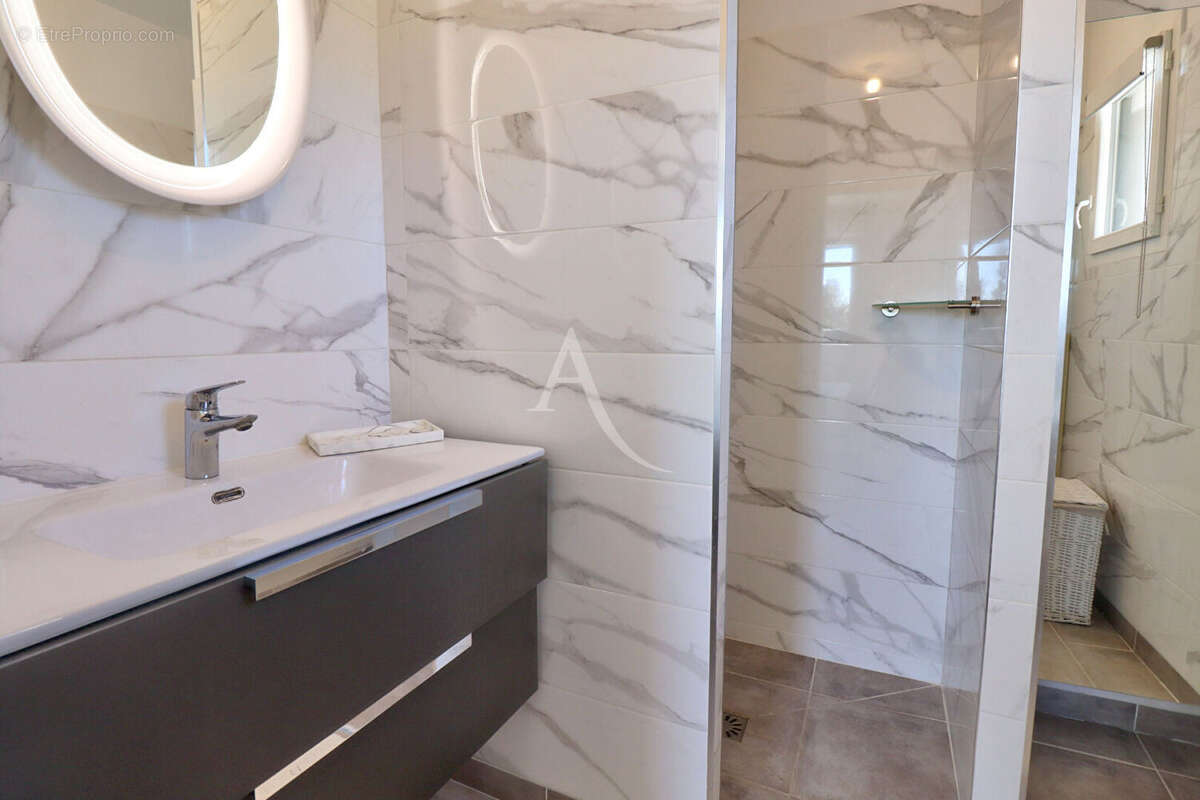 Maison à GREOUX-LES-BAINS