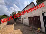 Maison à SAINT-JULIEN-DU-SAULT