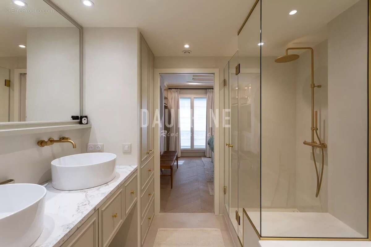 Appartement à PARIS-7E