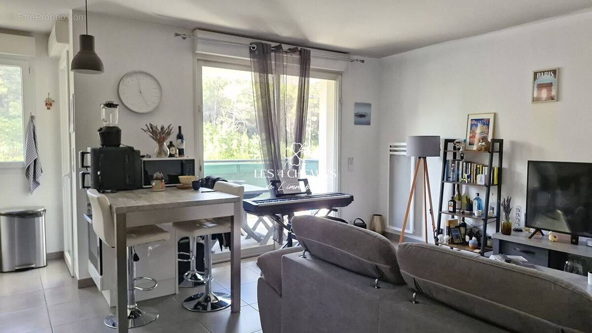 Appartement à CHATEAUNEUF-LE-ROUGE