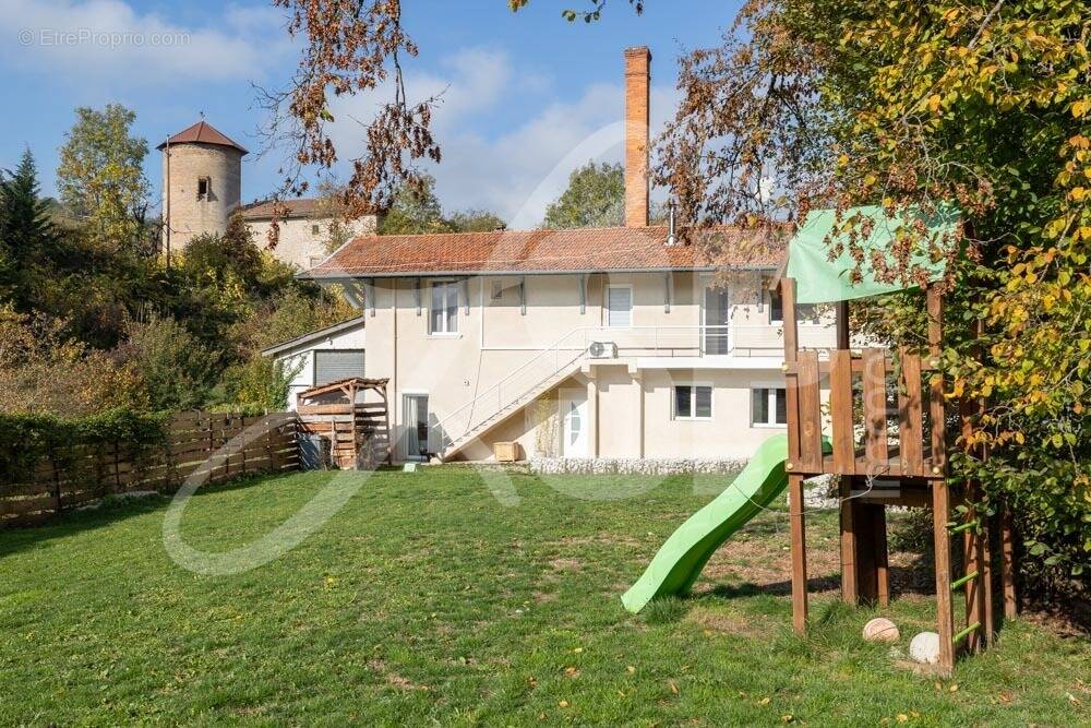 Ancienne usine transformée en habitation - Maison à LA FORTERESSE
