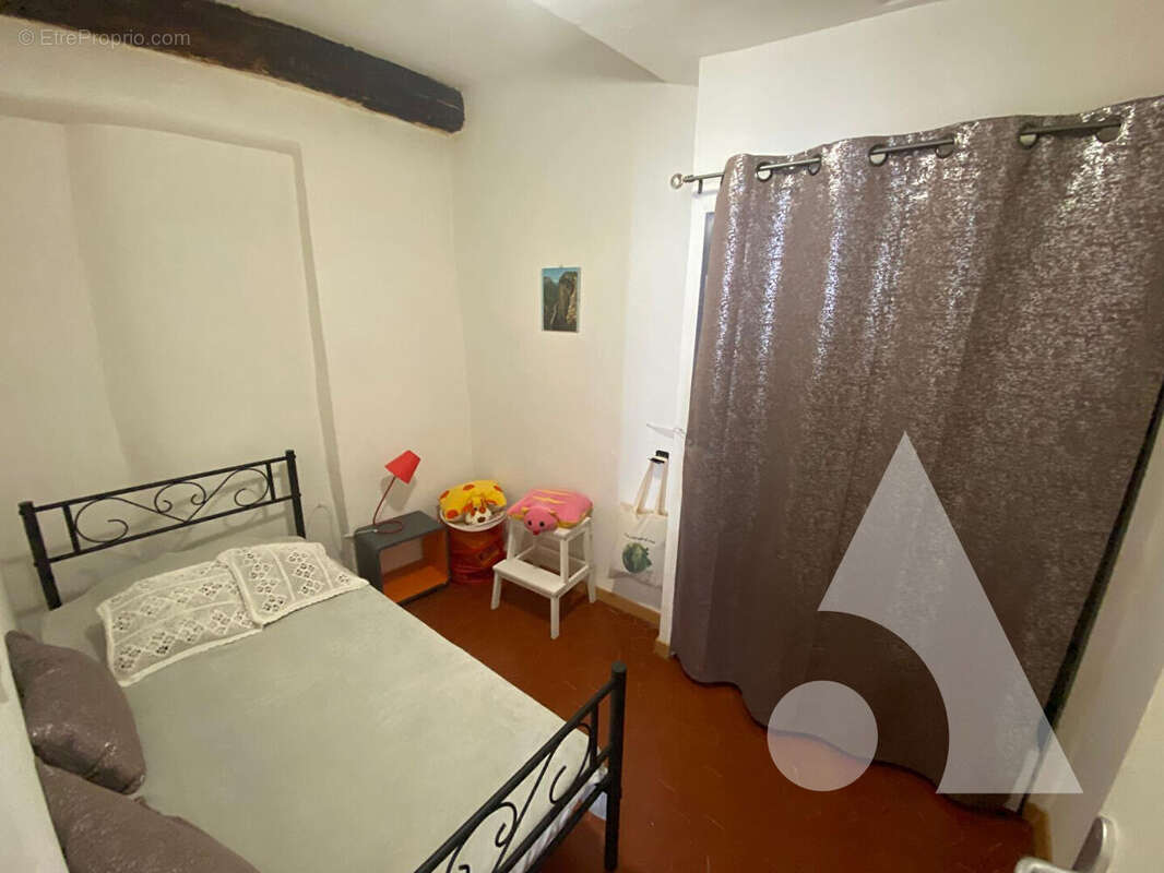 Appartement à REGUSSE