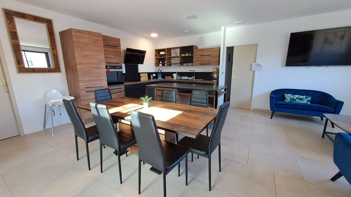 Maison à SAINTE-CECILE-LES-VIGNES