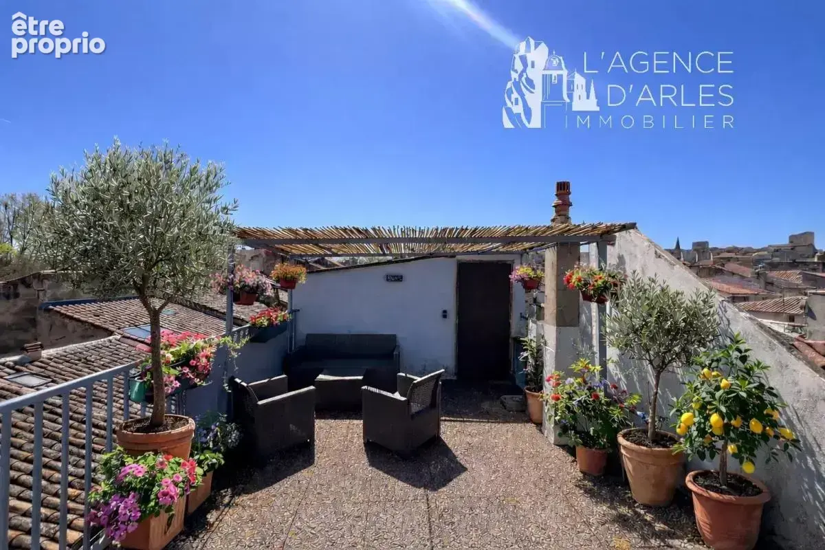 Arles - À quelques pas des Arènes d'Arles, au calme, maison de ville avec garage et terrasse - photo 3