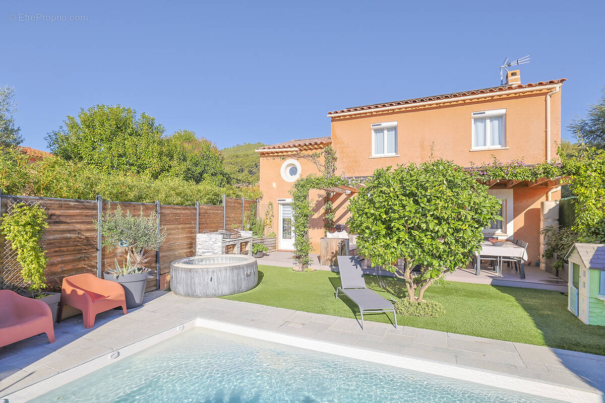 Maison à PUGET-VILLE