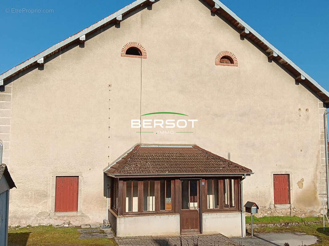 Maison à MAMIROLLE