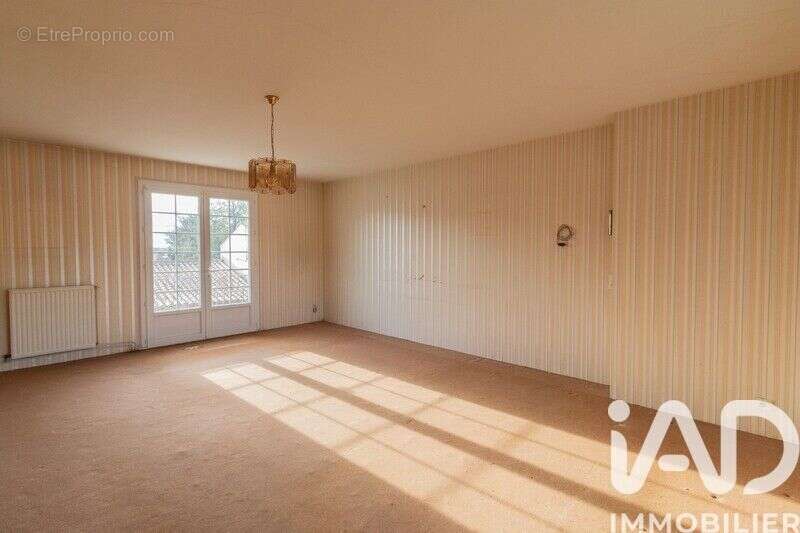 Photo 7 - Maison à CHAMPAGNE-LES-MARAIS