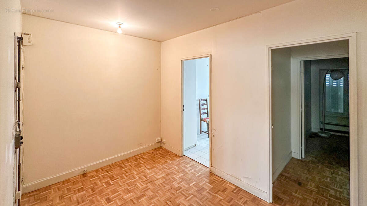 Appartement rue de Clichy 2 pièce(s) 51 m2 à rénover - photo 4