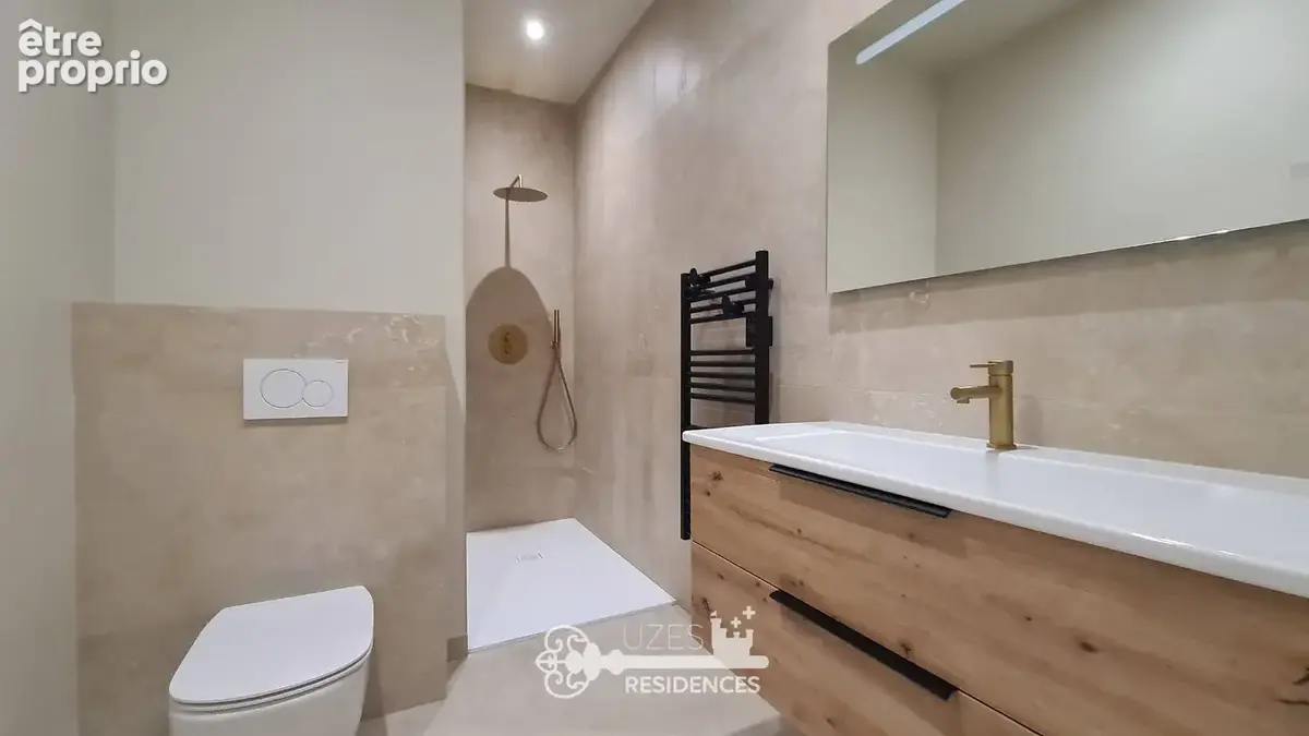 Appartement rénové de 130 m2 avec terrasse, dépendance et 3 chambres au cœur d'Uzès - photo 7