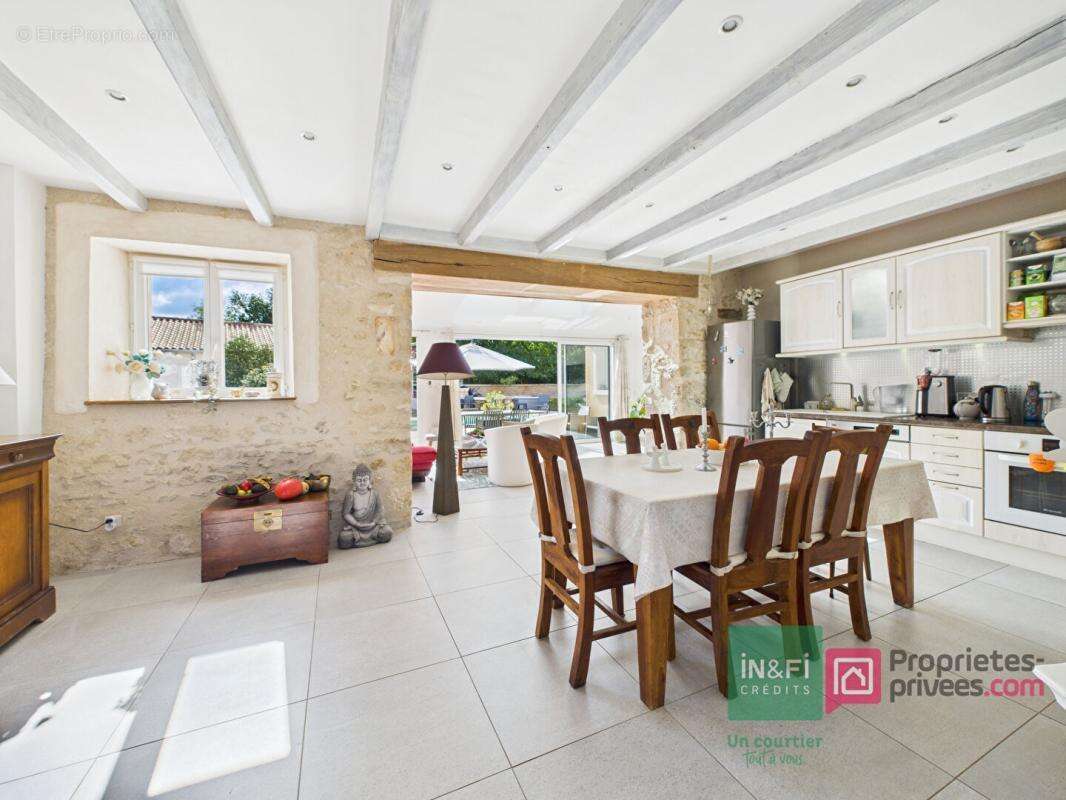 Maison à NOUAILLE-MAUPERTUIS