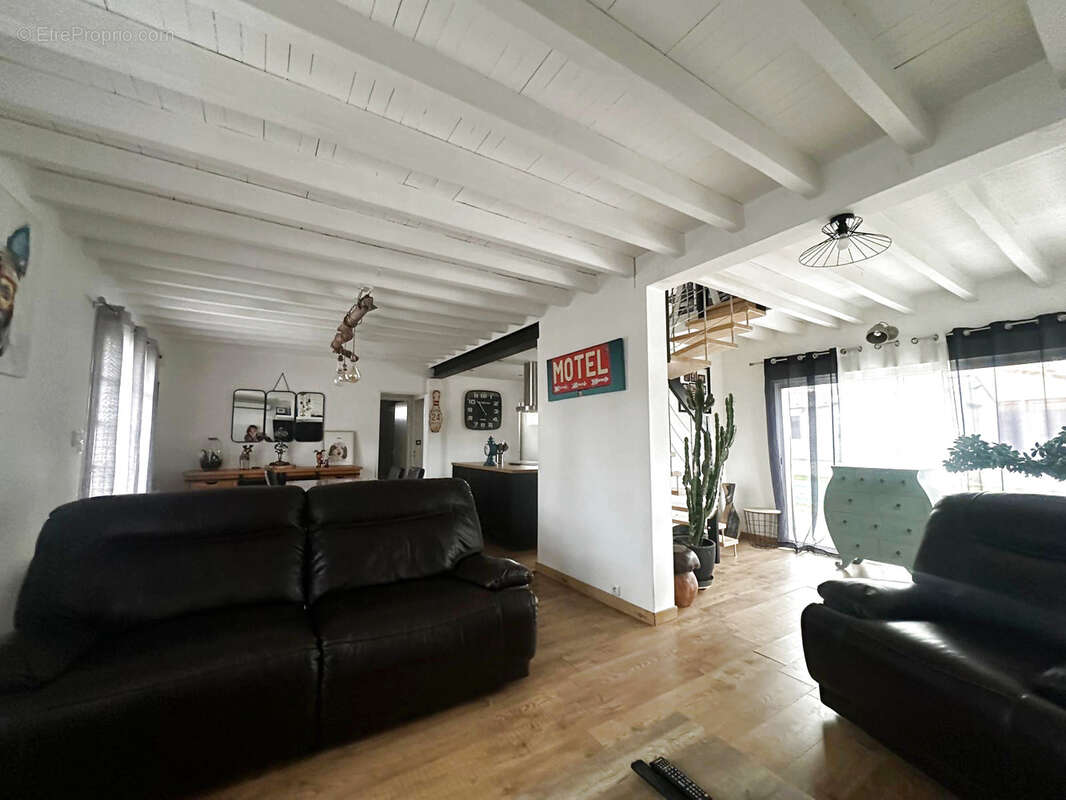 Maison à SAINT-MICHEL-DE-RIEUFRET