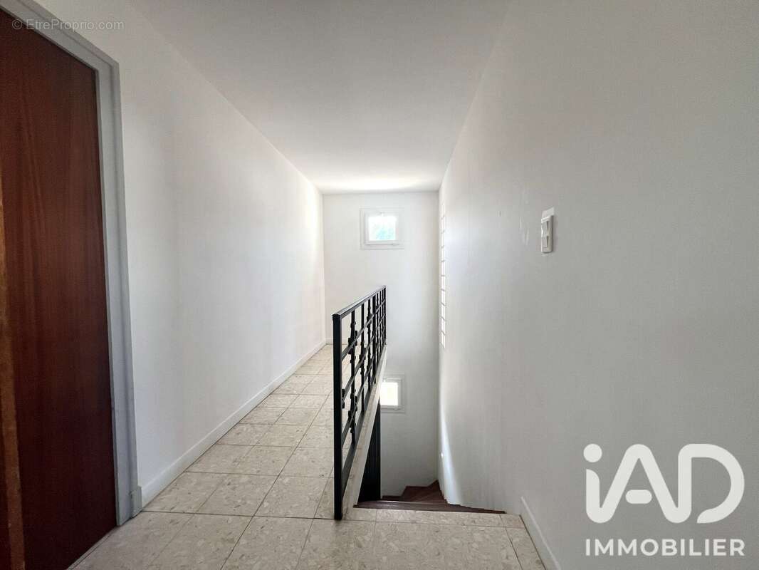 Maison 217 m² à Saint-Pierre-Du-Mont  - photo 7
