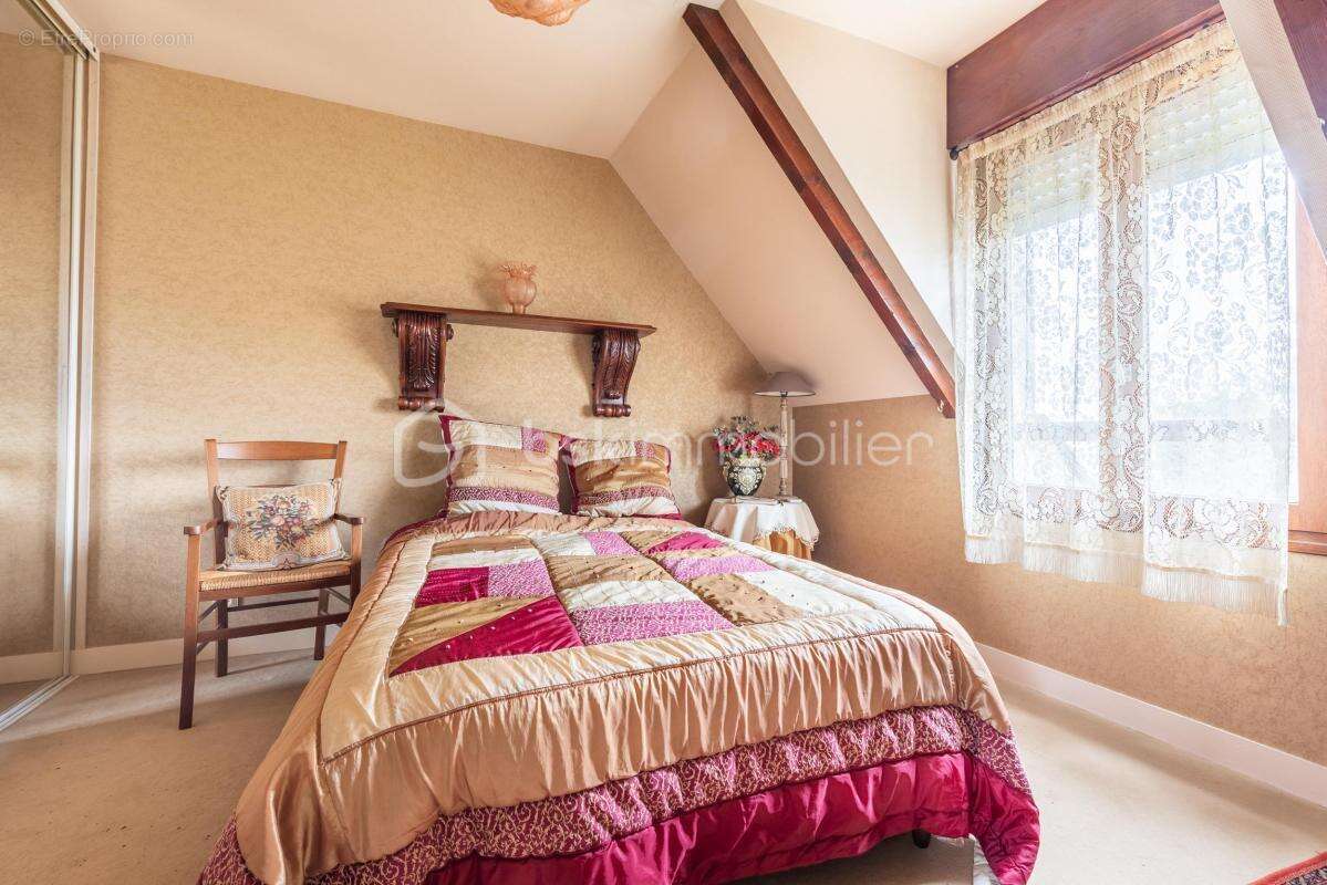 Maison familiale à vendre à Le Raincy – 266 m² - photo 7
