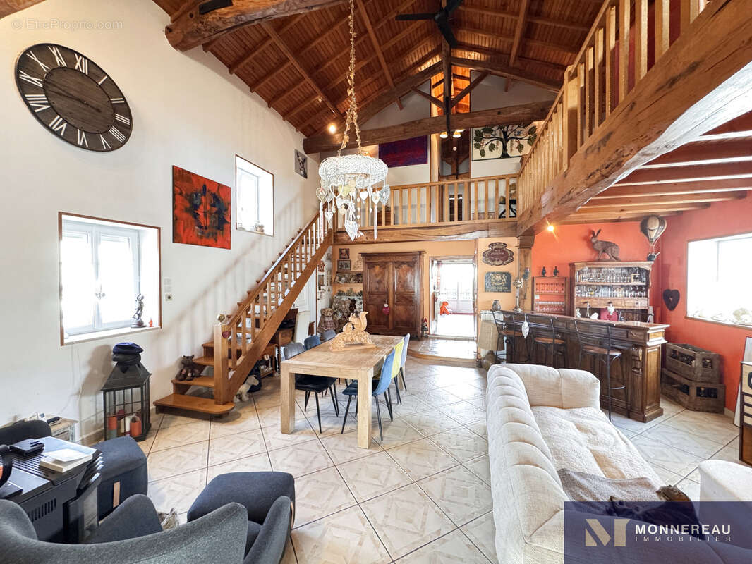 Maison à BAIGNES-SAINTE-RADEGONDE