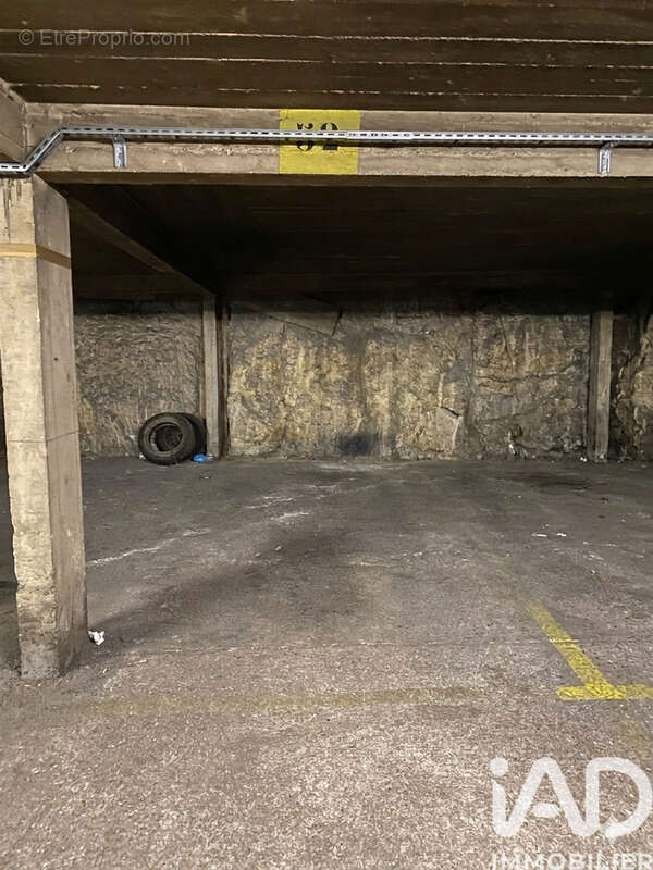 Photo 2 - Parking à PARIS-20E