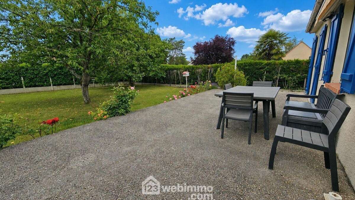 Voici cette belle terrasse sans vis à vis. - Maison à LA FERTE-ALAIS