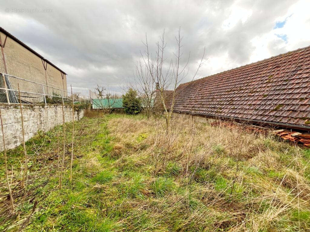 Maison à VILLENEUVE-LA-GUYARD