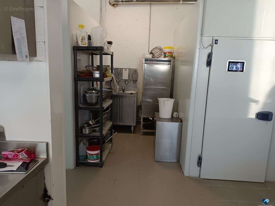 Commerce à PEYRIAC-MINERVOIS