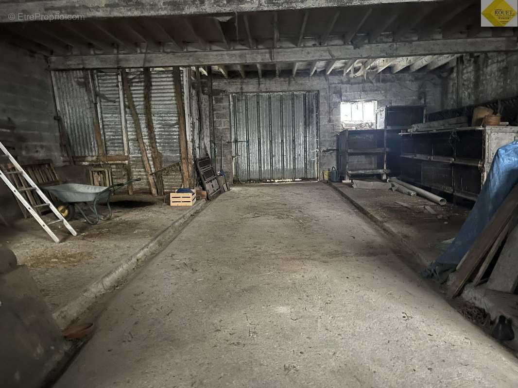 Maison à COUSSAY-LES-BOIS