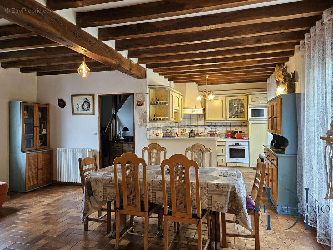 cuisine ouverte sur le séjour - Maison à GASNY