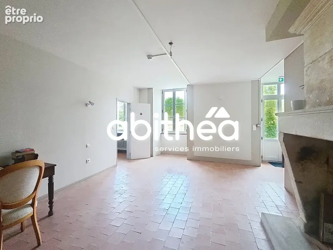 Demeure  707m2  11 chambres suites  chai  dependances  5.5 ha2 - photo 18