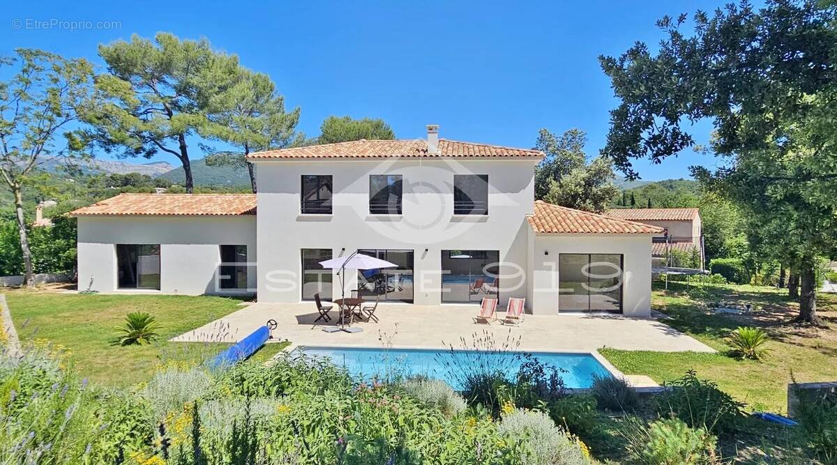 Maison à ROQUEFORT-LES-PINS