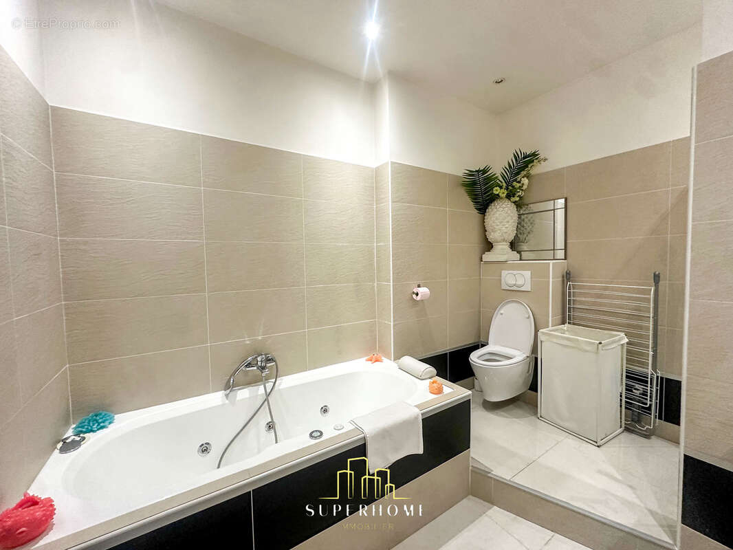 Appartement à MARSEILLE-1E