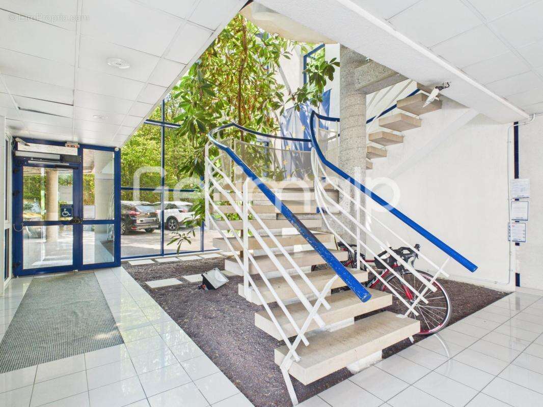 Vente - Appartement - 3 pièces + cuisine - 55 m² - 162 000 € - - photo 9
