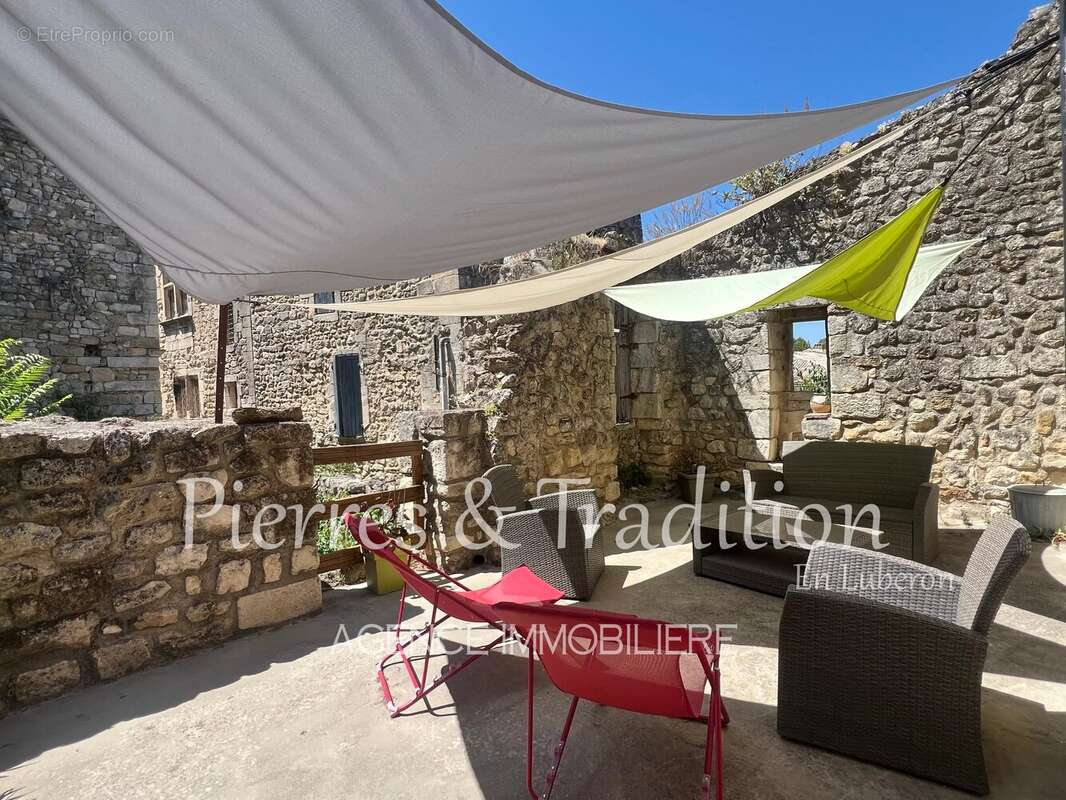 Exclusivité - Luberon, Oppède, authentique maison de village en pierre - photo 2