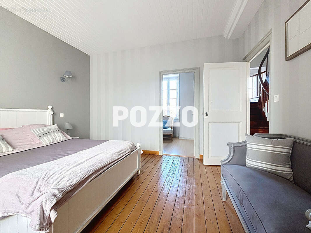 GOUVILLE SUR MER, bourg, maison bourgeoise en bon état général  - 6 pièce(s) - 148 m2 - photo 10