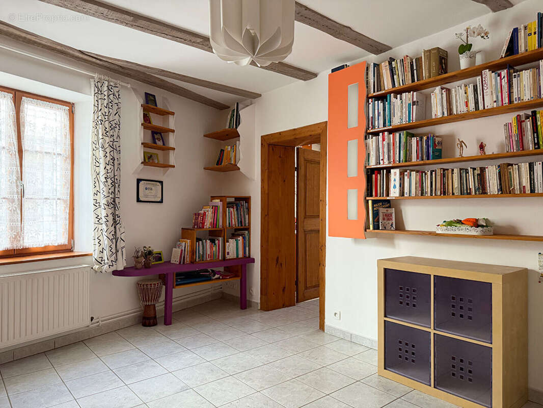 7 pièces - 5 chambres - 163,56 m2 habitables et 139 m2 aménageables - 197 m² de terrain - photo 9