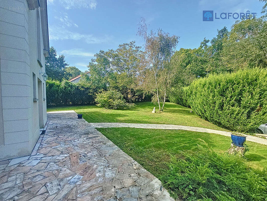 Maison à COUTEVROULT