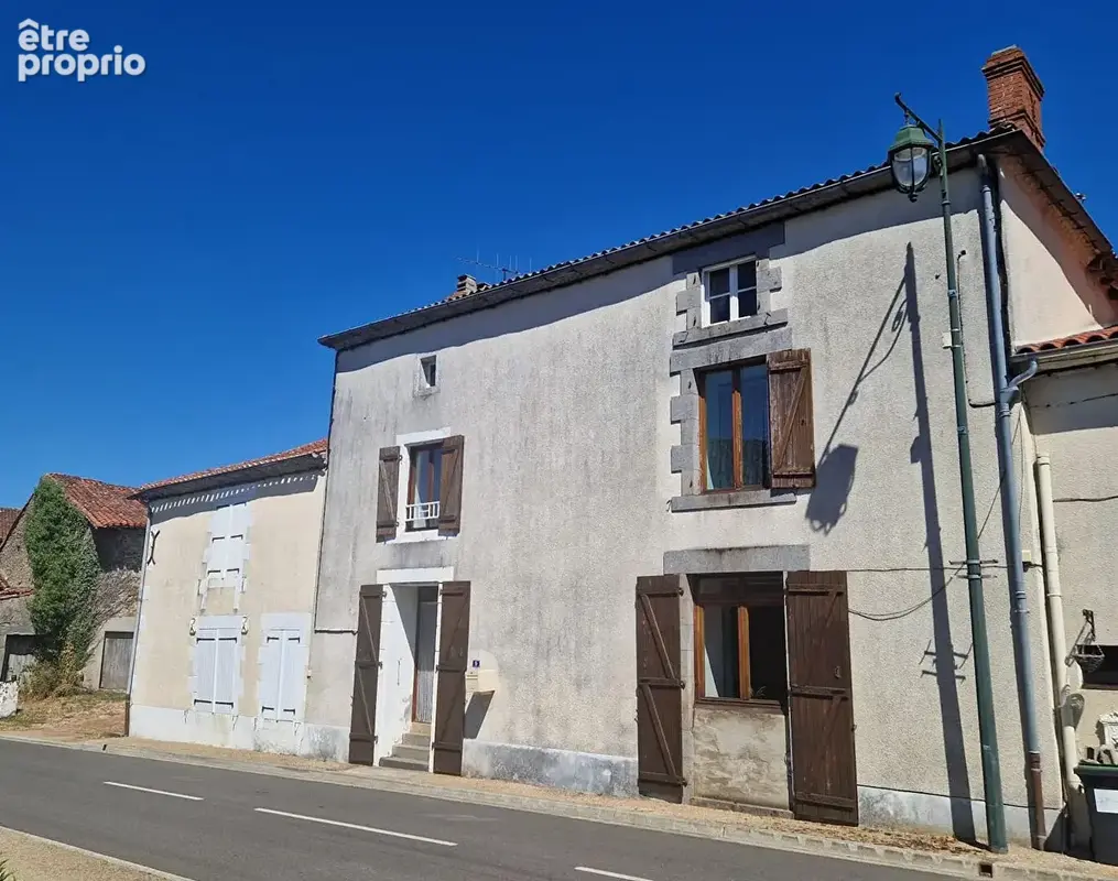 Haute Vienne: Maison de village avec gîte indépendant et grange, proche de Mézières sur Issoire - photo 1