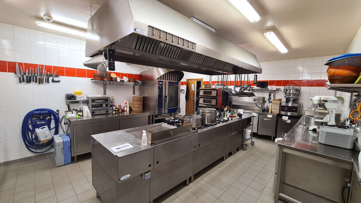 Commerce à GREOLIERES