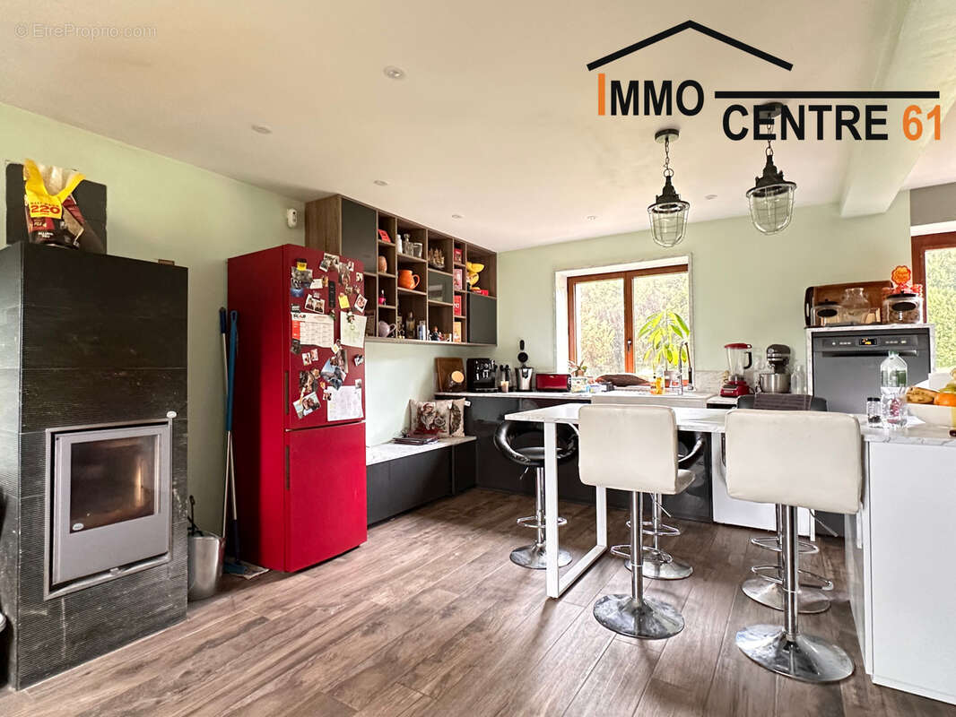 Maison d'architecte 5 chambres et un gîte de 64m2 sur un terrain de 5527m2 arboré. - photo 6