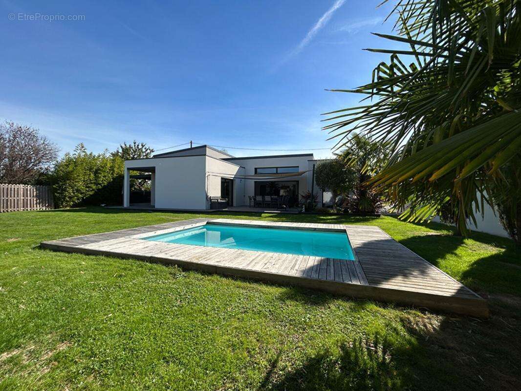 Maison à LA CHAPELLE-BASSE-MER
