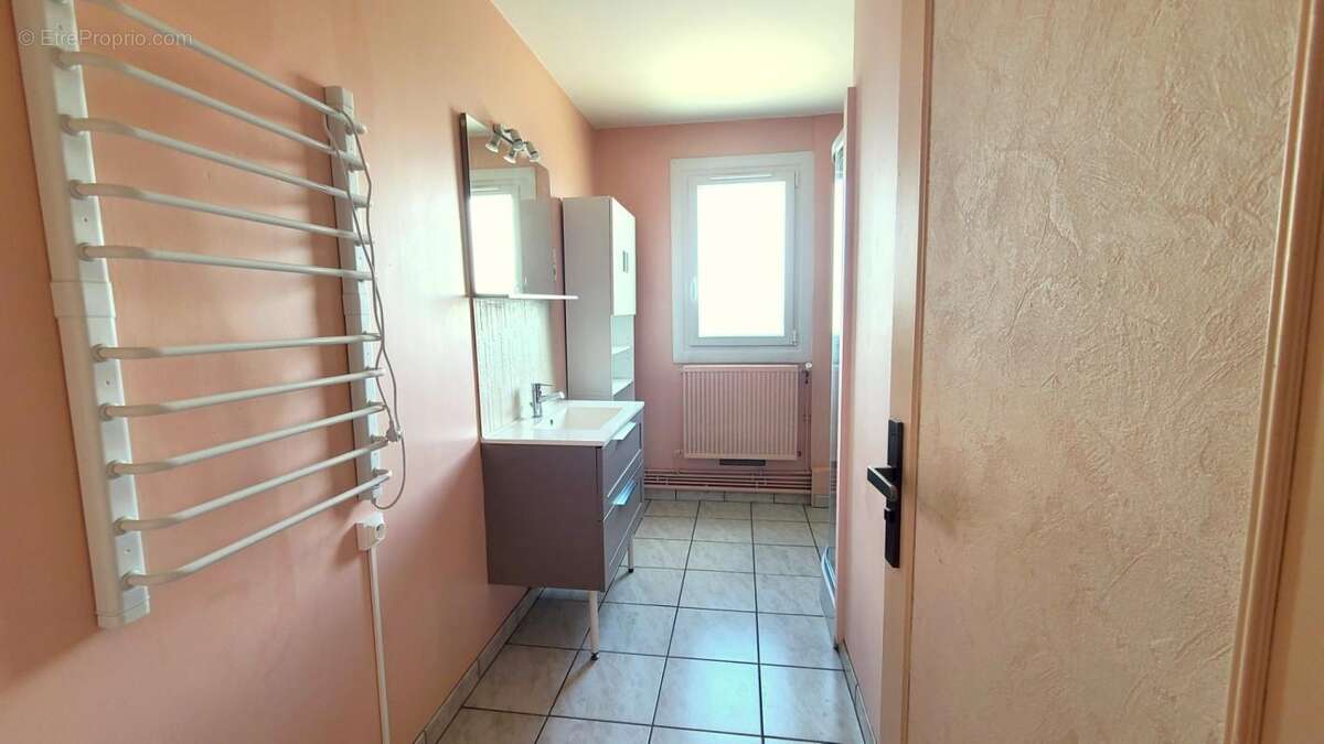 Luce - appartement - t2/t3 avec gardien - 68 m² - cave - place de parking - photo 6