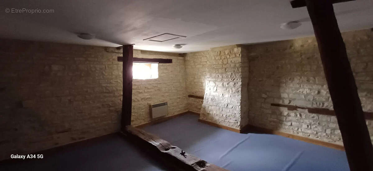 Maison à MOULINS-EN-TONNERROIS