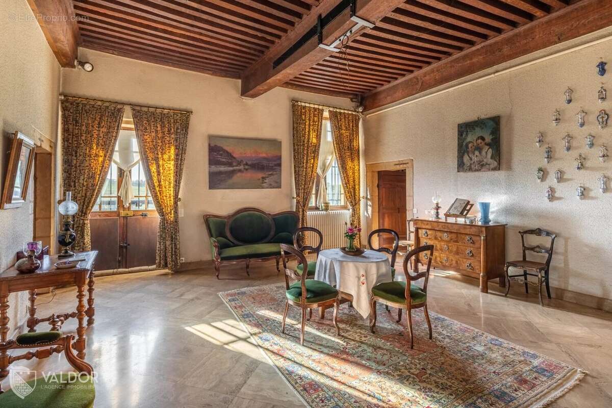 Maison à AMPLEPUIS