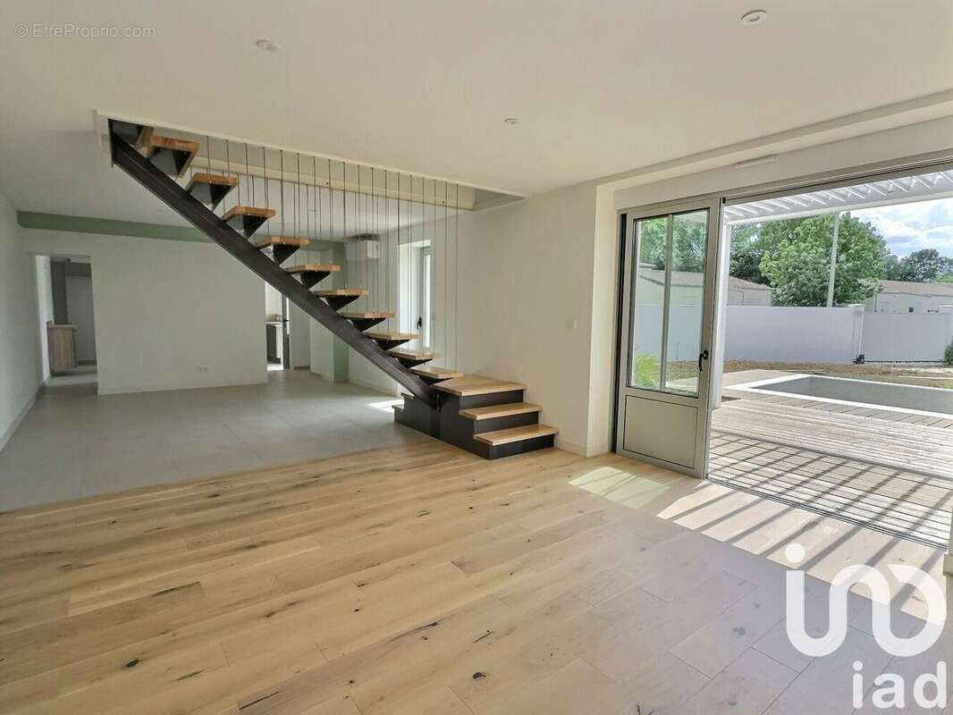 Maison 165 m² à Saint-Laurent-De-La-Pree  - photo 5