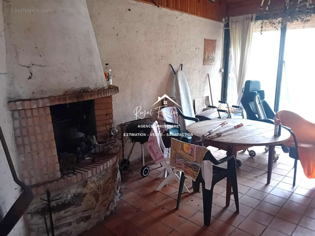 Véranda  - Maison à LESIGNY