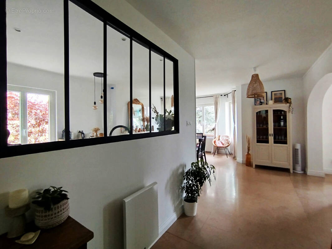 Appartement à SAINT-PRIEST-EN-JAREZ